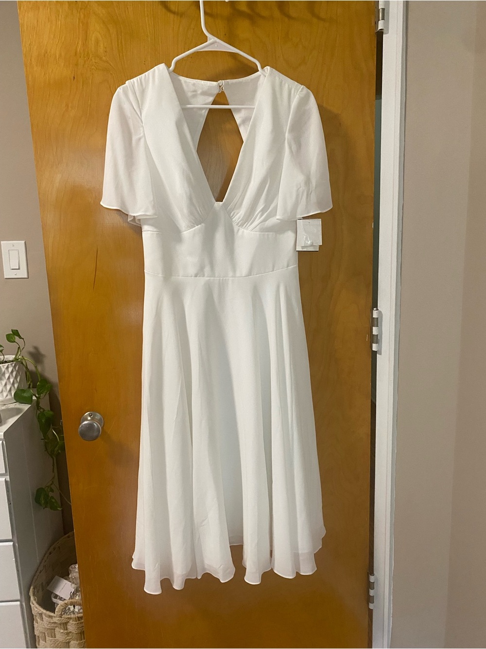 Elegant White V-Neck Midi Dress